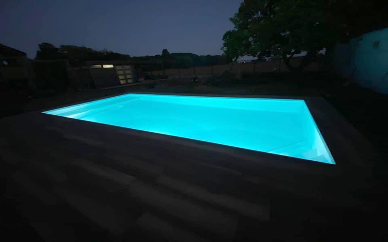 piscina azul 