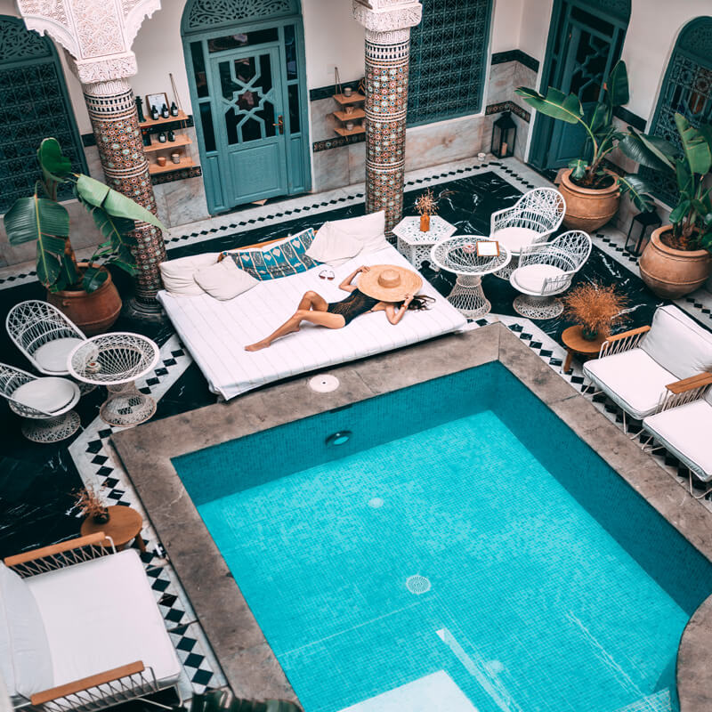 piscina pequeña exótica de patio con encanto