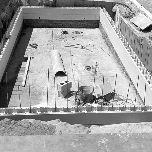 construcción piscina de obra con bloques de hormigón o bloques de eps y cemento armado