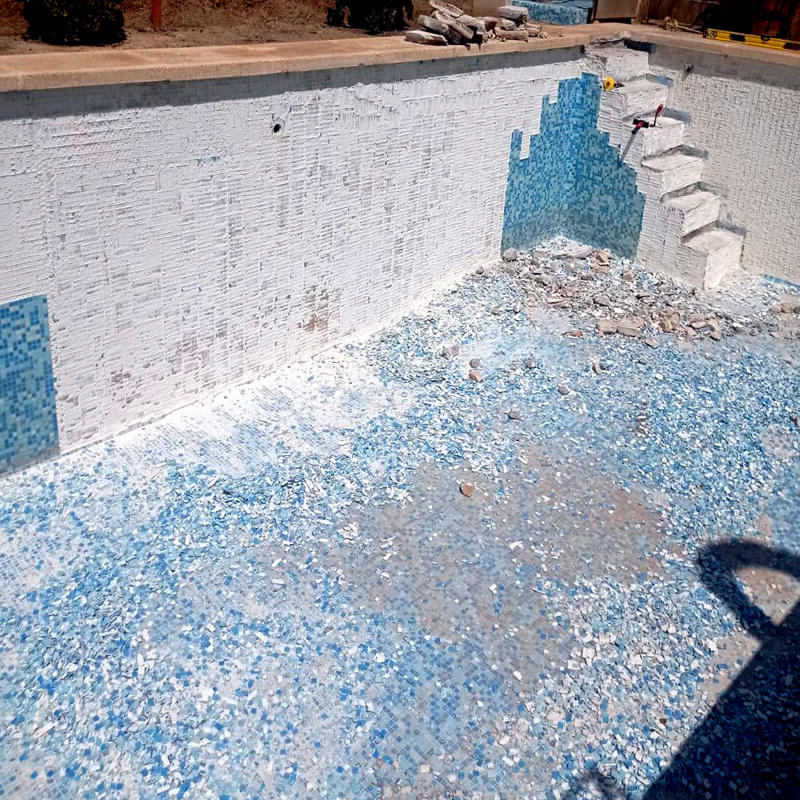 reforma piscina de obra con gresite en Malaga