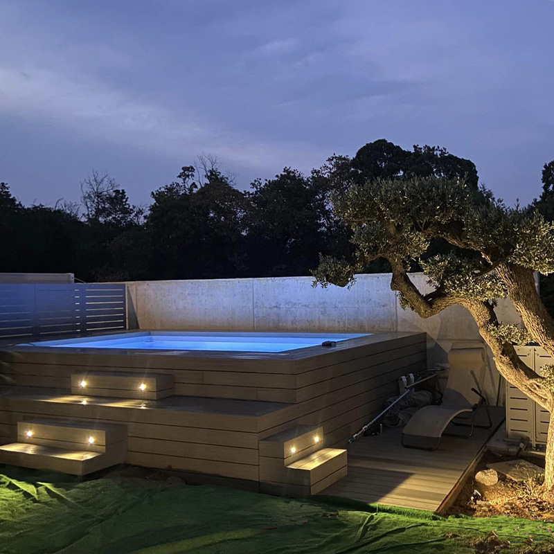 piscina prefabricada elevada de poliester reforzada con fibra de vidrio y con tarima piscina jardín con escalera piscina en terraza