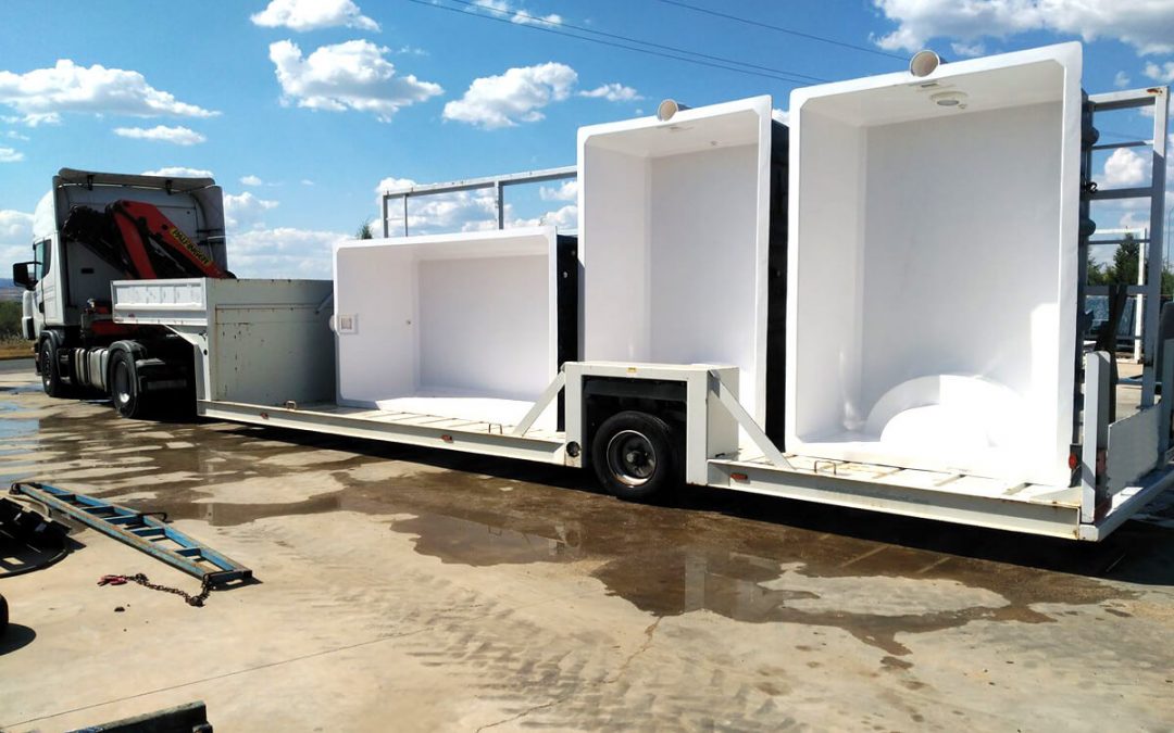 camión para transporte e instalación de piscinas de poliester