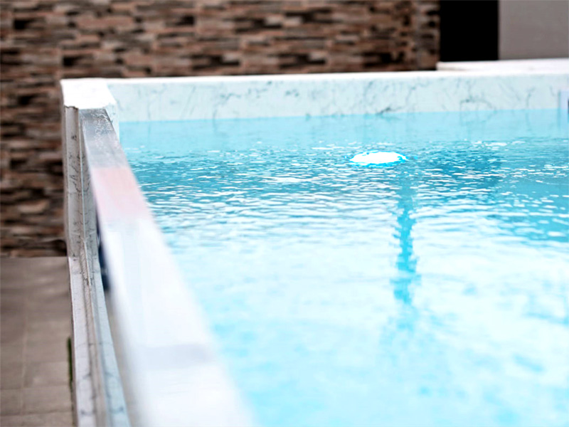 piscina prefabricada de acero con cristal
