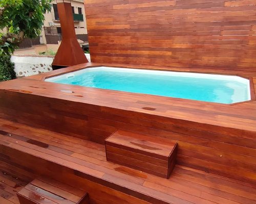 mini piscina elevada 3x2 de poliester reforzada con fibra de vidrio con tarima de madera tratada para piscina merlin