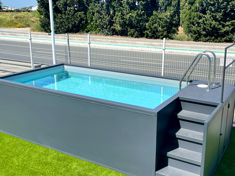 piscina prefabricada contenedor en altura con filtración y escalera metálica