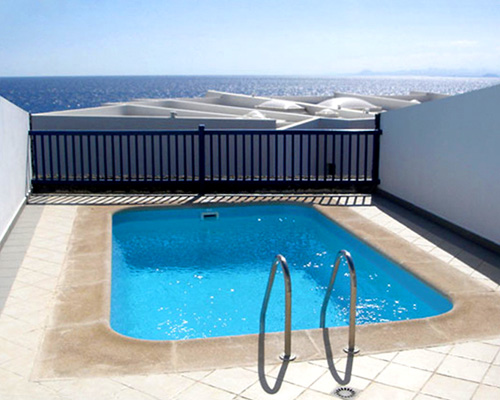 piscina 4x2 de poliester en terraza en alto Altea400