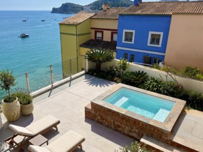piscina pequeña fibra Julieta color azul en ático para niños en verano