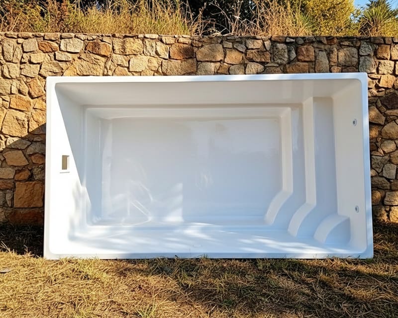 interior piscina elevada Candela 4x2 en color blanco