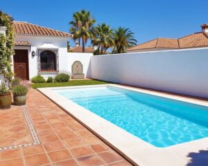 piscina de fibra prefabricada rectangular 7x3 con playa y escaleras Waikiki