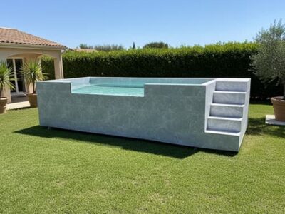 Piscina compacta sobre el suelo Jupiter59