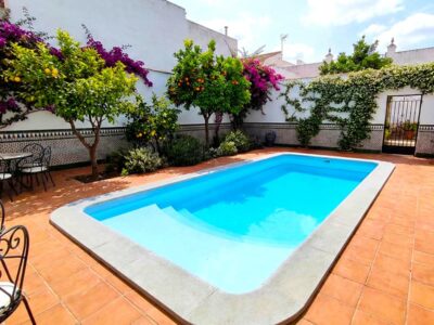 Piscina poliester 7x3 con playa Honolulu71con instalacion en Andalucía