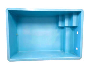 piscina Eloise con banco y escaleras de poliester